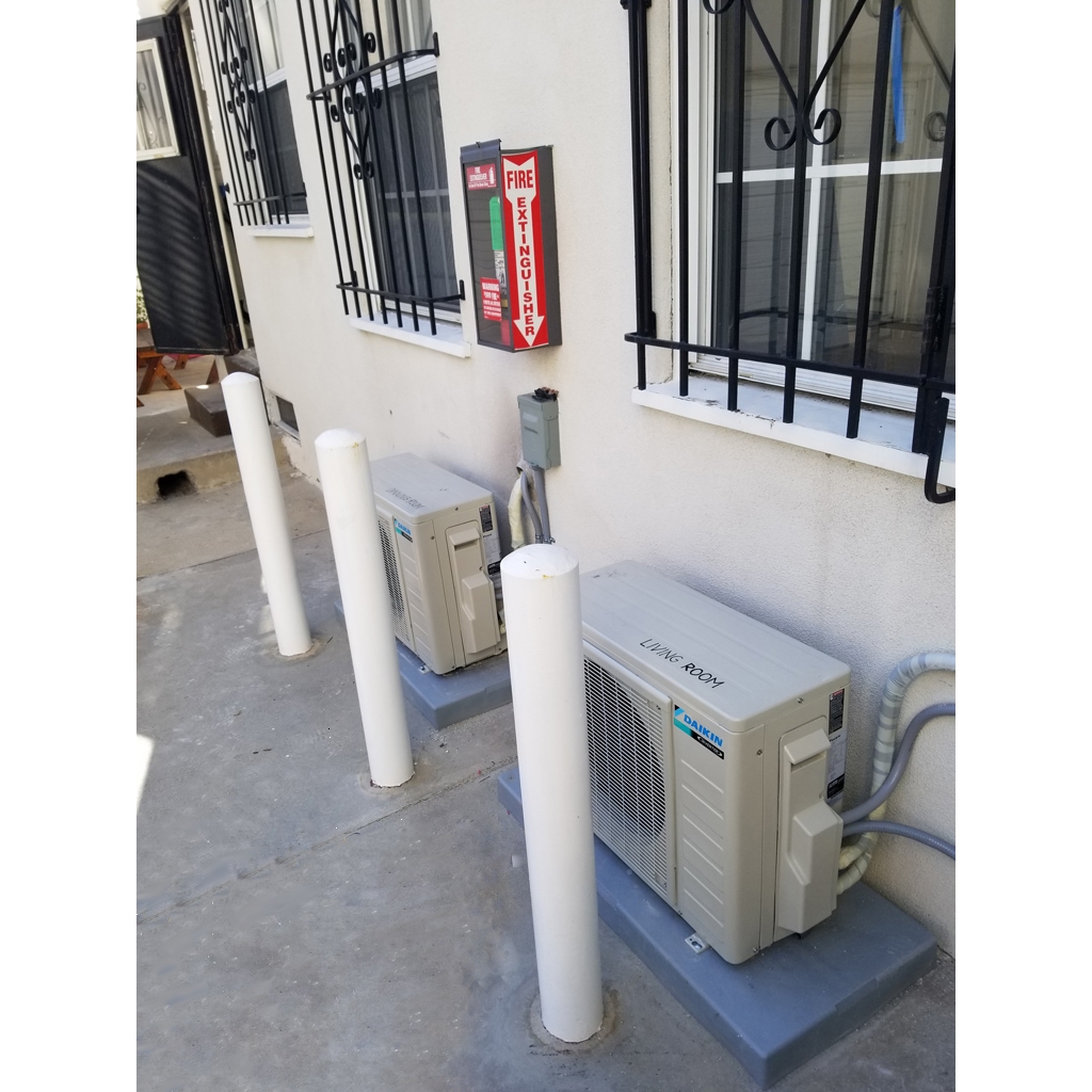 Daikin 12,000 BTU 17 Seer Single Zone Ductless Mini Split Heat Pump